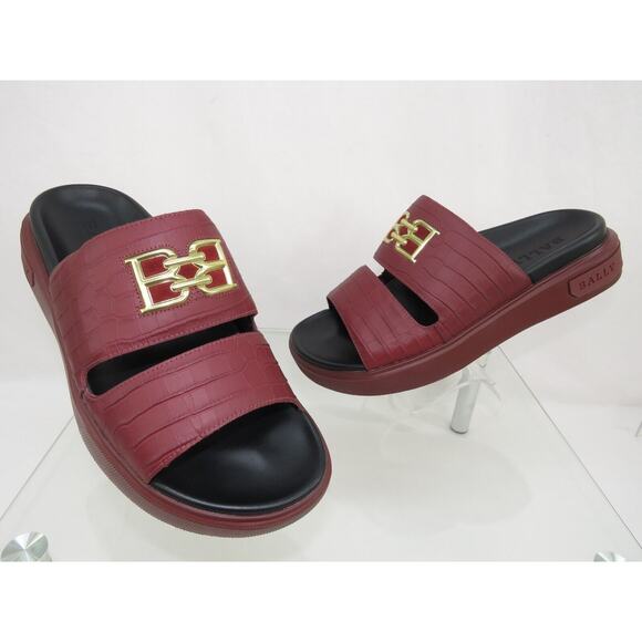 Décolleté in pelle con catena e logo Donna, Nero | Milano Décolleté in pelle con catena e logo Donna, Nero | Milano
